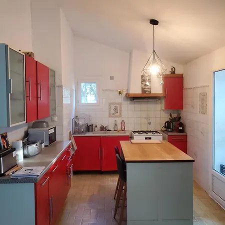 Jolie Maison Sous Les Pins Holiday home Connaux